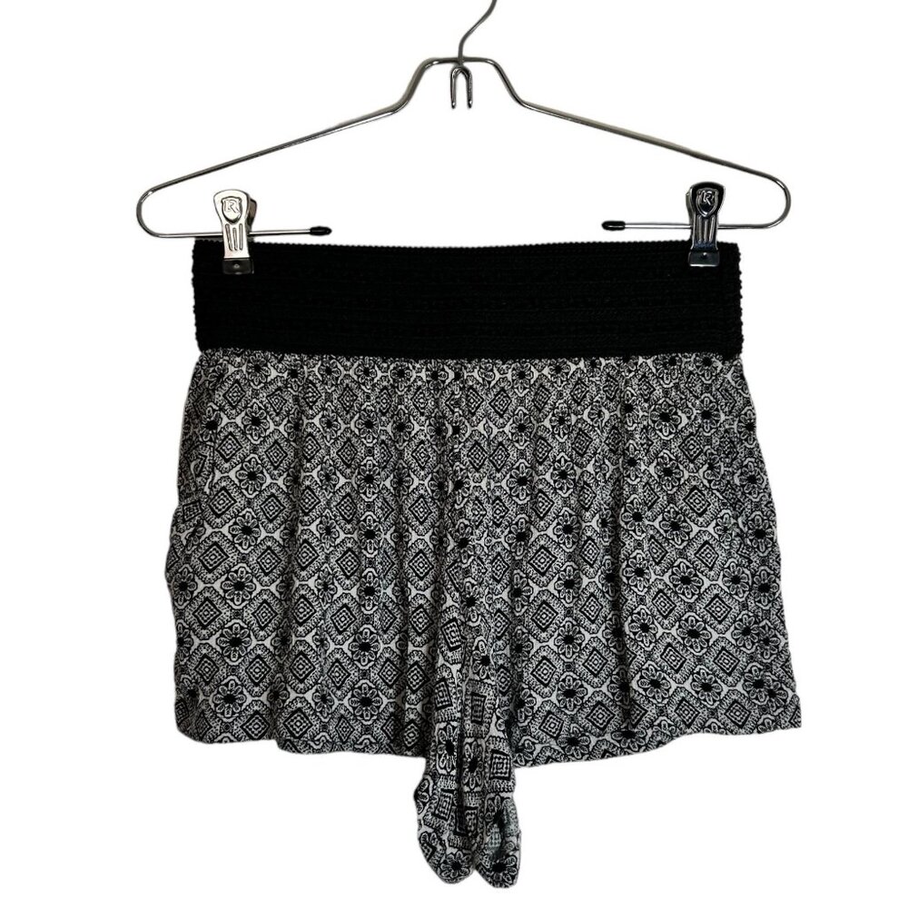 Joe B Women's Crochet Elastic Waist Print Pull On Shorts in Black/White - Sz M